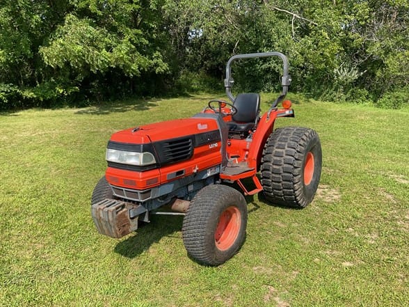 1998 Kubota L3710DT Equipment Image0