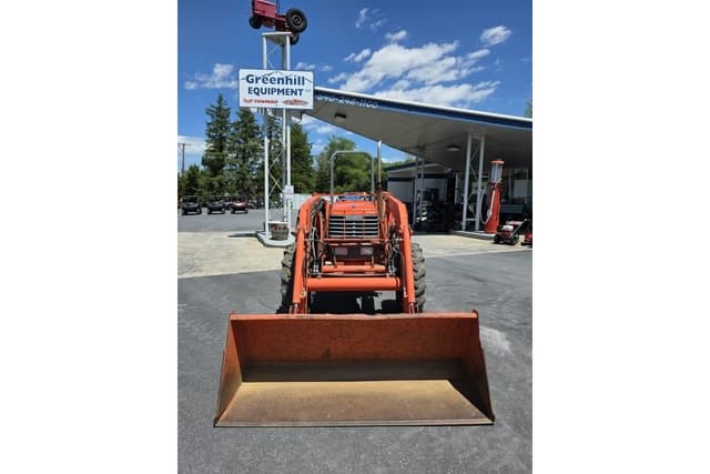 Image of Kubota M5400 equipment image 2