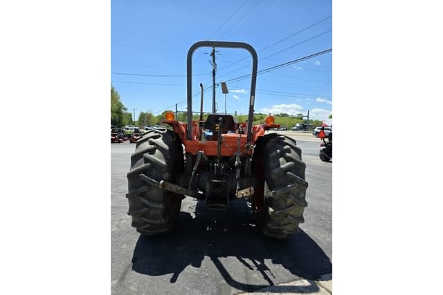 Image of Kubota M5400 equipment image 4