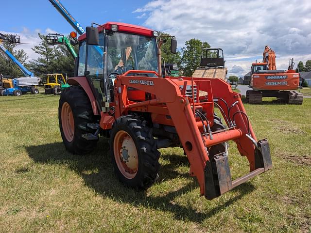 Image of Kubota M6800 equipment image 2