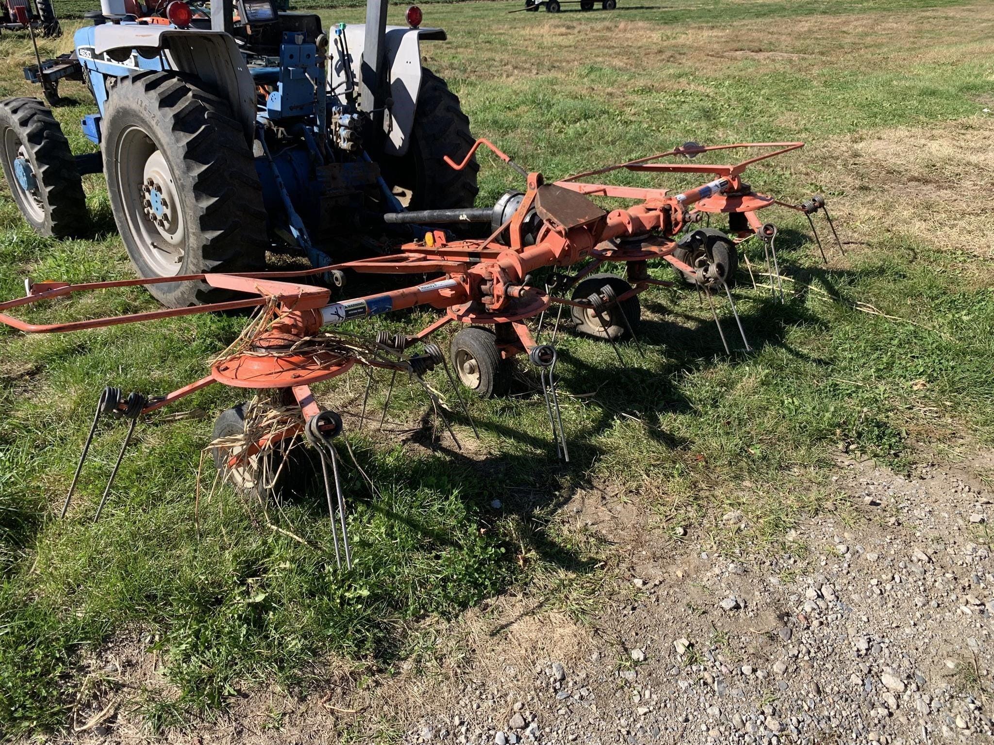 1998 Kuhn GF440T Equipment Image0