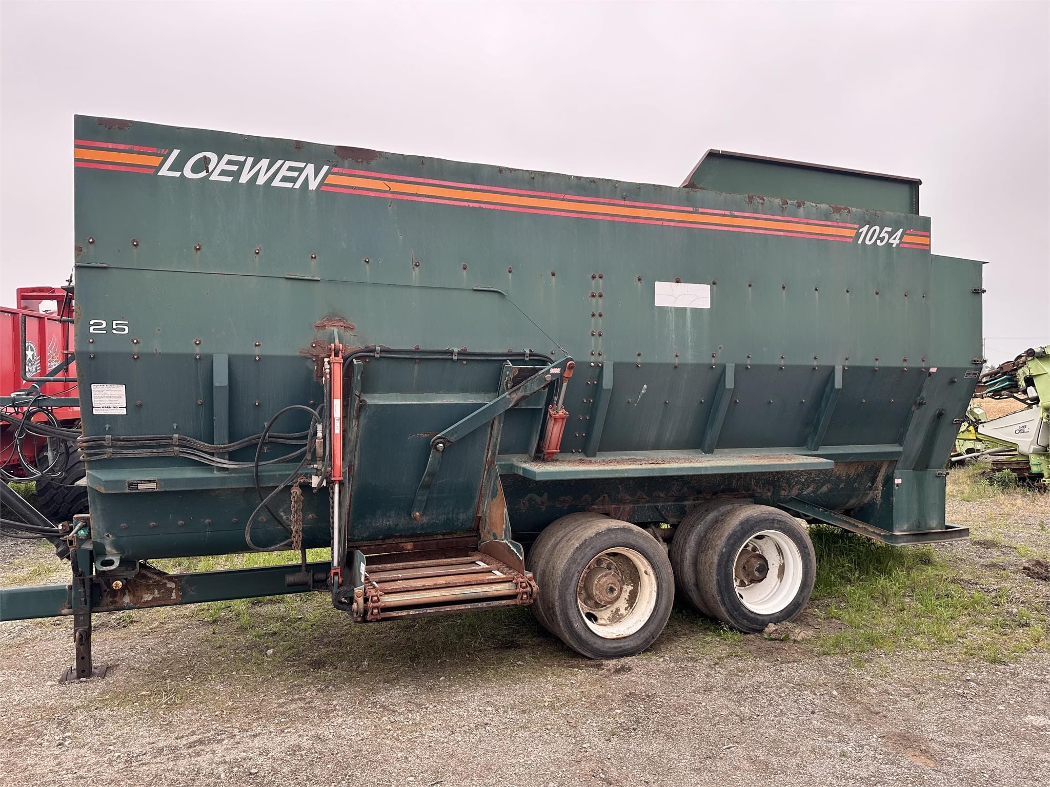 1998 Loewen 1054 Equipment Image0