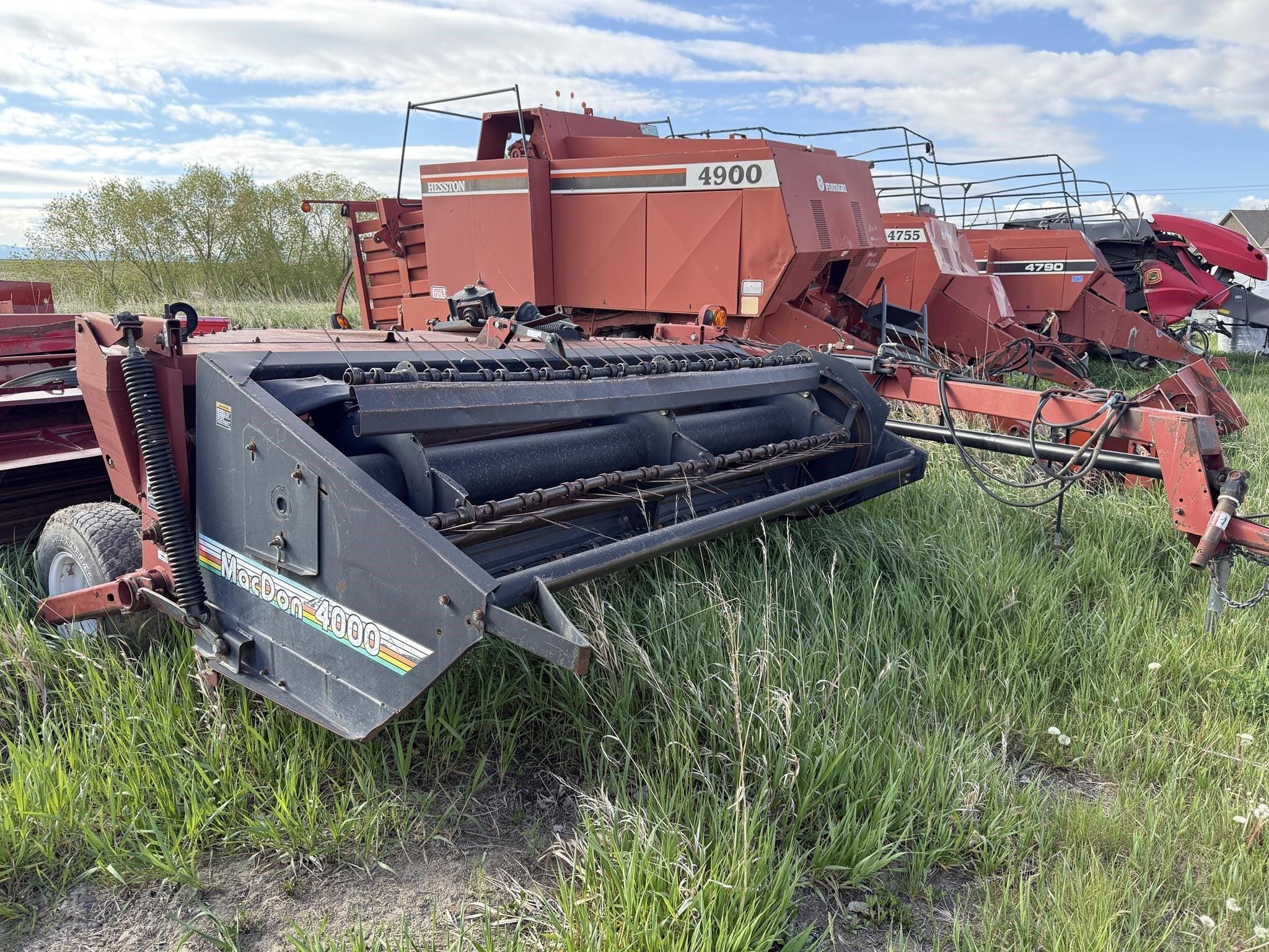 1998 MacDon 4000 Equipment Image0