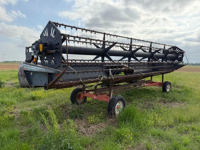 Image of MacDon 960 equipment image 2