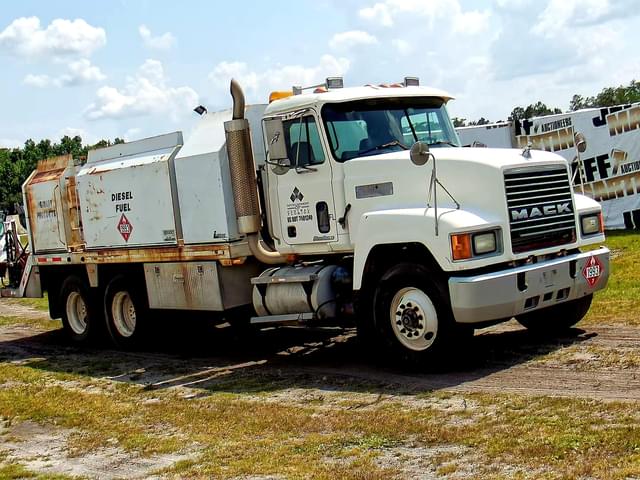 Image of Mack CH equipment image 2