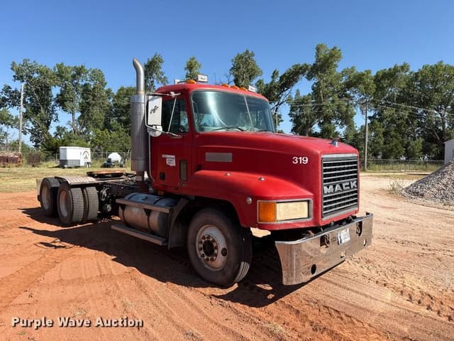 Image of Mack CH600 equipment image 2