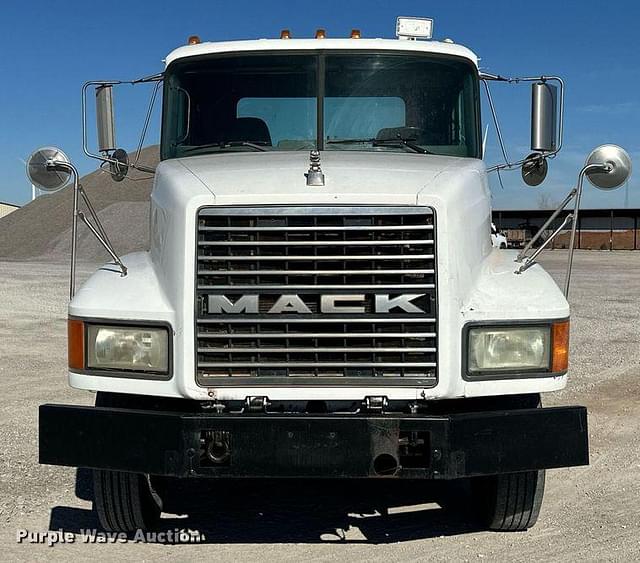 Image of Mack CH600 equipment image 1