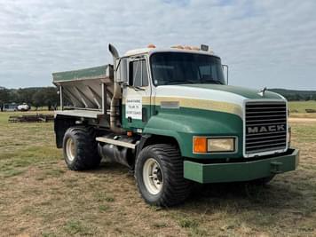 Main image Mack CH612