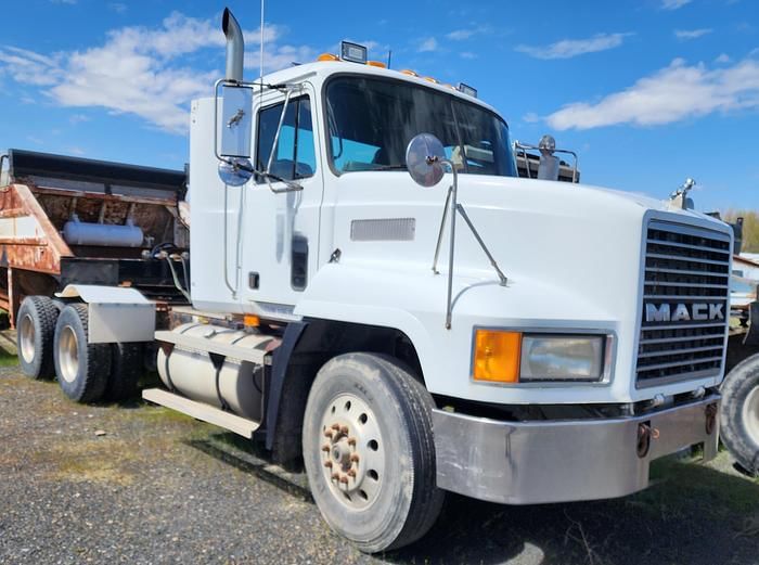 1998 Mack CH613 Equipment Image0