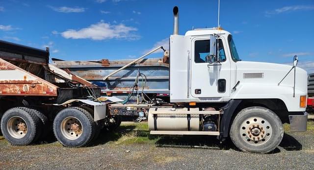 Image of Mack CH613 equipment image 1