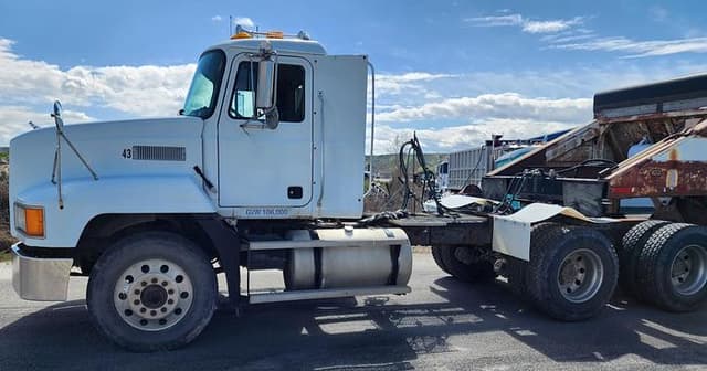 Image of Mack CH613 equipment image 2