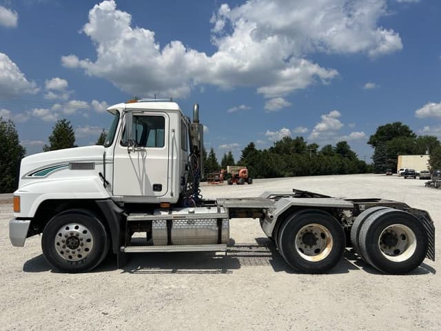 Image of Mack CH613 equipment image 2