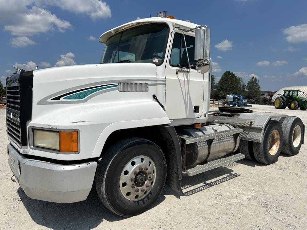 1998 Mack CH613 Equipment Image0