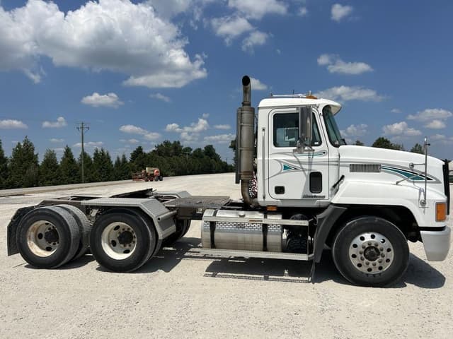 Image of Mack CH613 equipment image 3