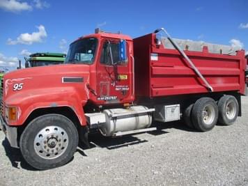 Main image Mack CH613