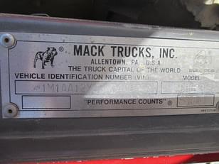 Main image Mack CH613 63