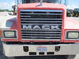 Main image Mack CH613 9