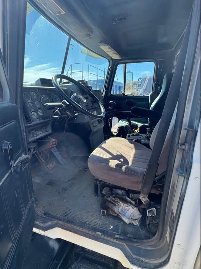 Image of Mack CH613 equipment image 4