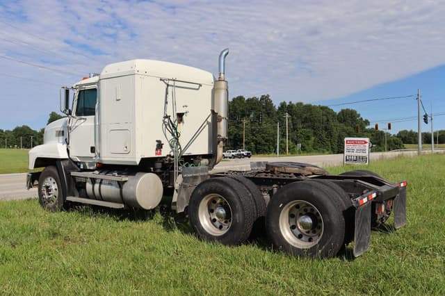 Image of Mack CH613 equipment image 4