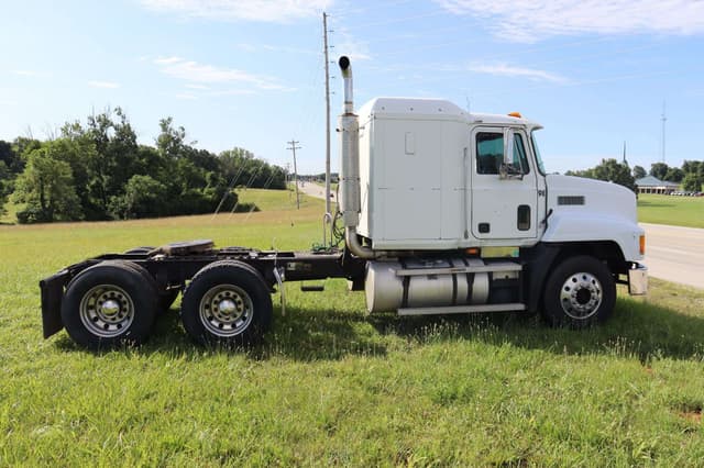 Image of Mack CH613 equipment image 1