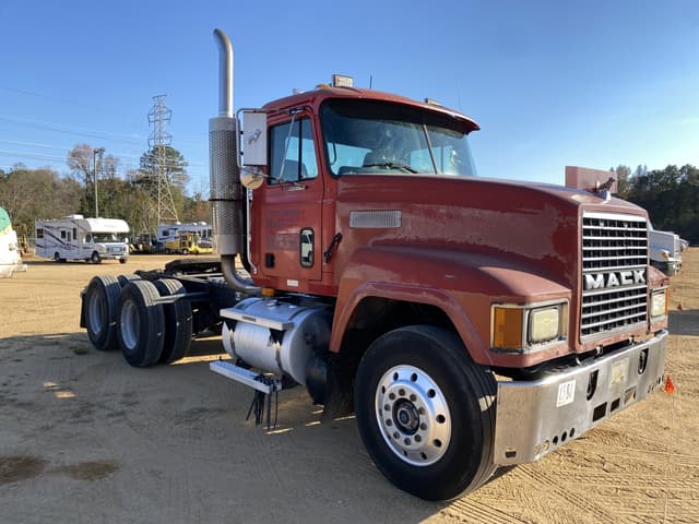 Image of Mack CH613 equipment image 3