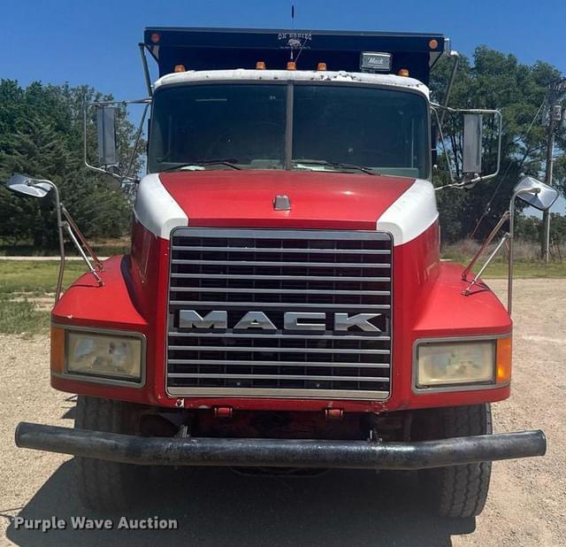 Image of Mack CH613 equipment image 1