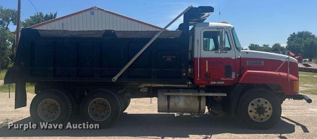 Image of Mack CH613 equipment image 3