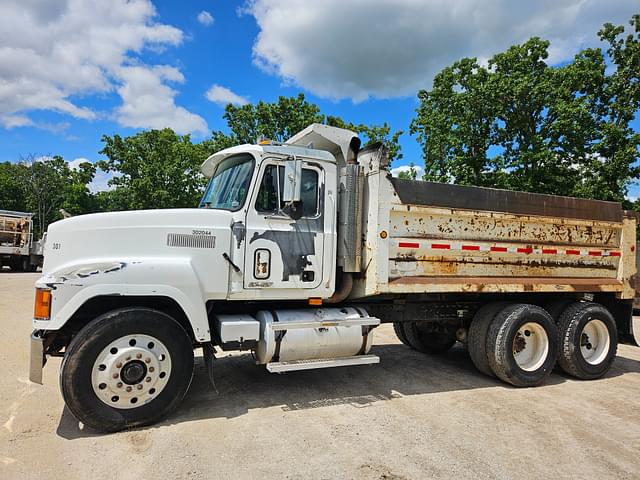 Image of Mack CH613 equipment image 4