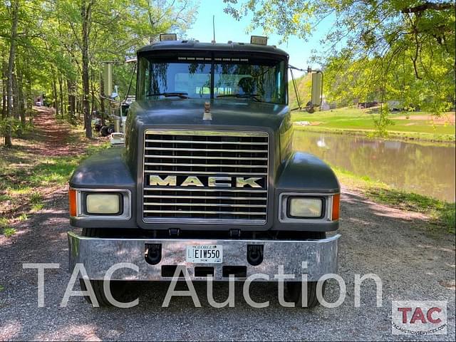 Image of Mack CH613 equipment image 1