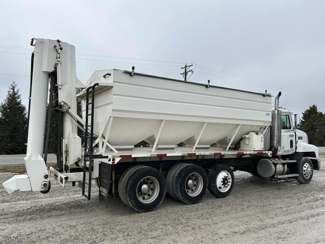 Image of Mack CH613 equipment image 4