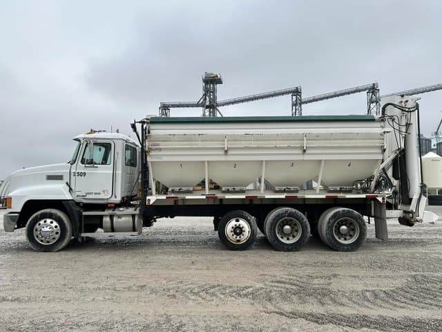 Image of Mack CH613 equipment image 2