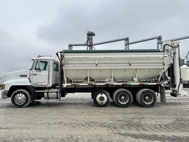 Image of Mack CH613 equipment image 2
