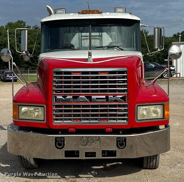 Image of Mack CH613 equipment image 1