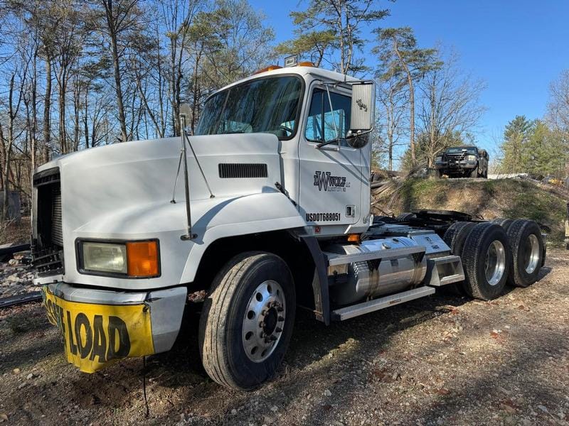 Main image Mack CH613