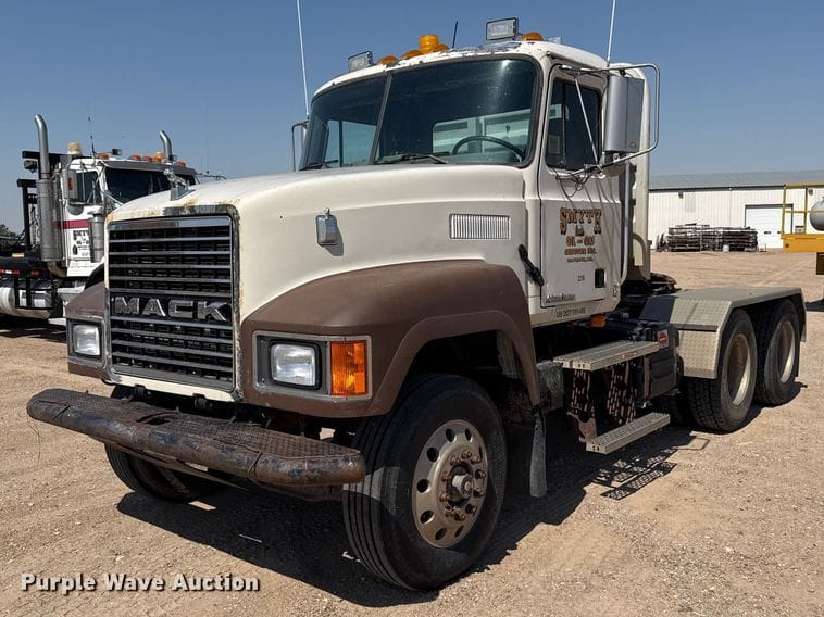 1998 Mack CH613 Equipment Image0