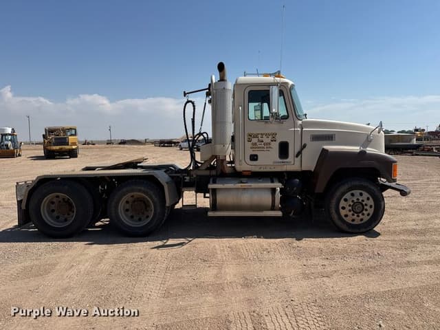 Image of Mack CH613 equipment image 3