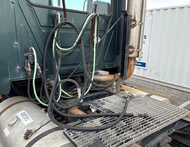 Image of Mack CH613 equipment image 4