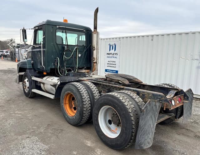 Image of Mack CH613 equipment image 1