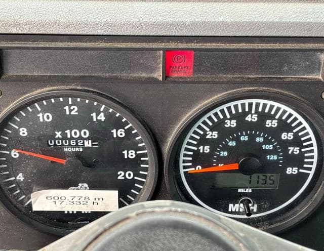 Image of Mack CH613 equipment image 3