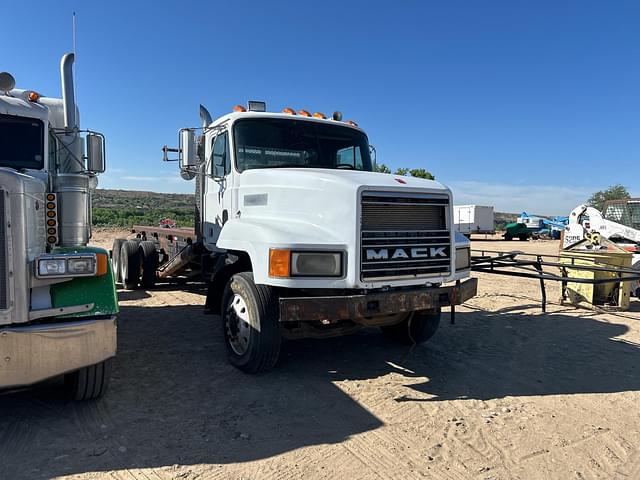 Image of Mack CH613 equipment image 2
