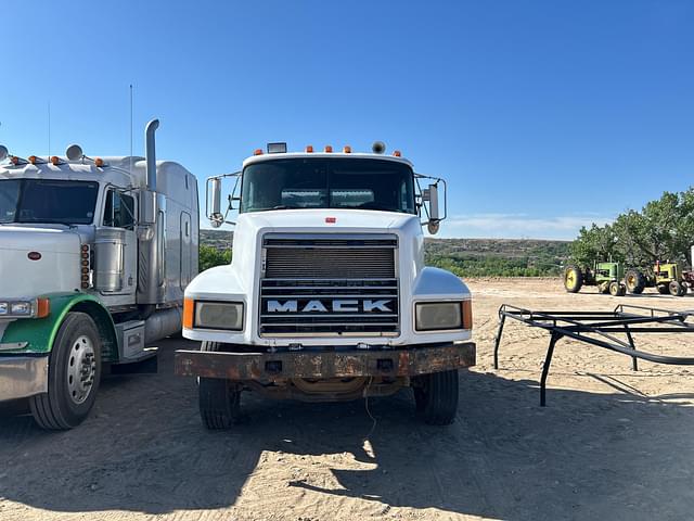 Image of Mack CH613 equipment image 1
