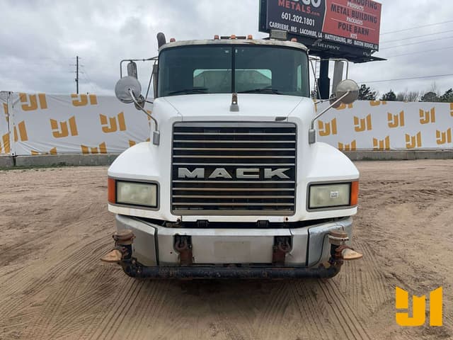 Image of Mack CH613 equipment image 1