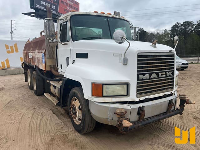 Image of Mack CH613 equipment image 2