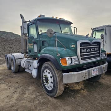 Main image Mack CH613