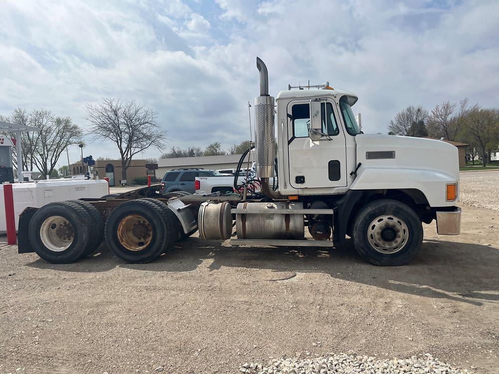 Main image Mack CH613 11