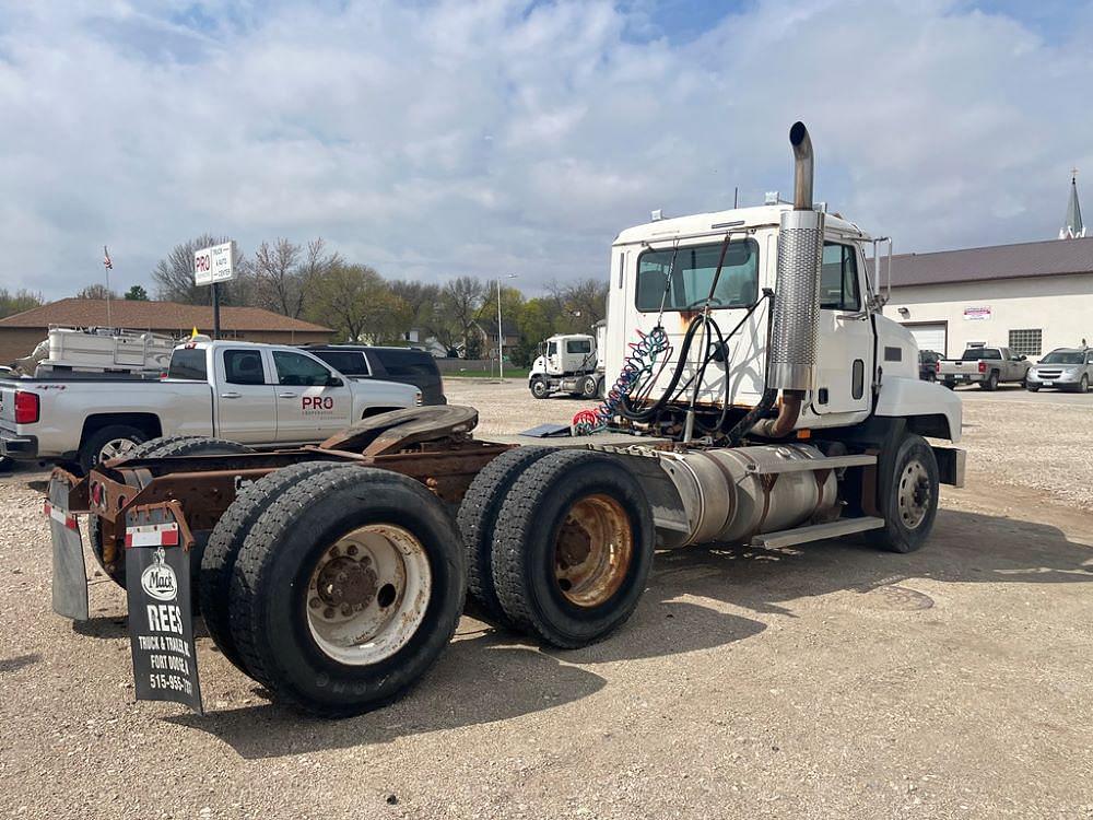 Main image Mack CH613 16
