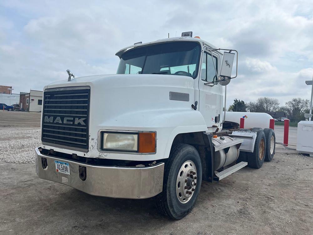 Main image Mack CH613 3