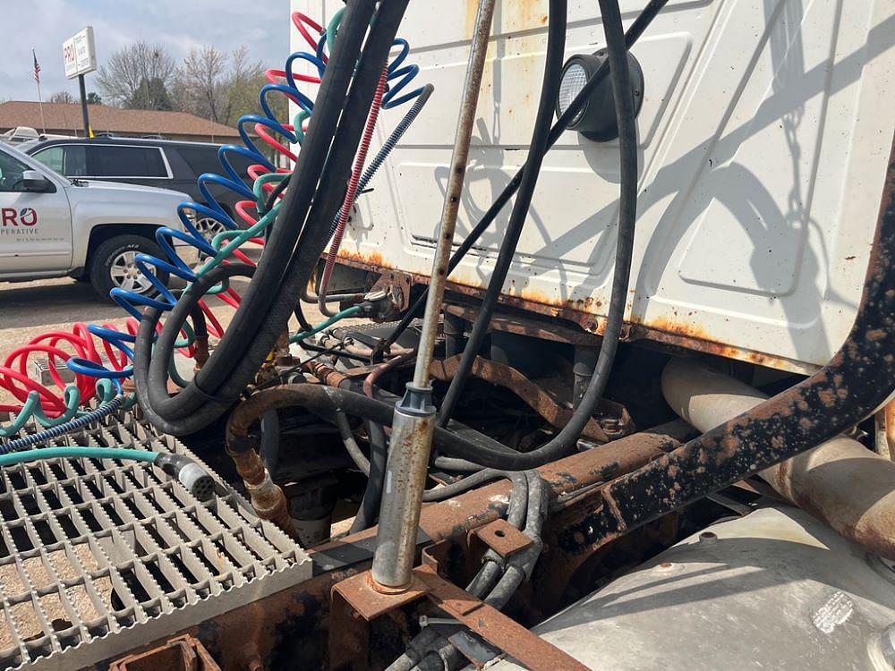 Main image Mack CH613 42