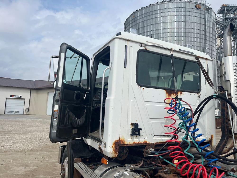 Main image Mack CH613 52