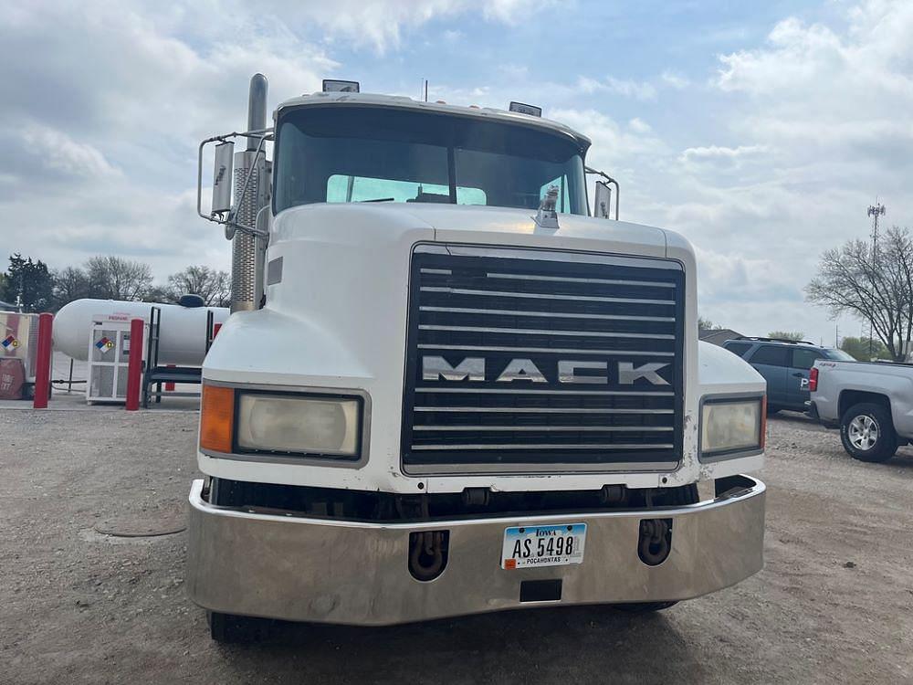 Main image Mack CH613 6